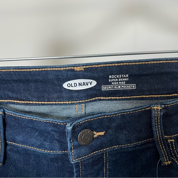 Old Navy Highrise Skinny Jeans - Picture 6 of 11